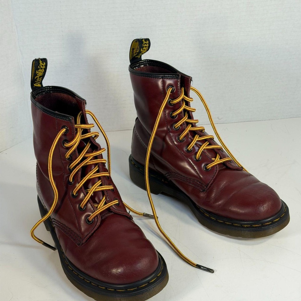Dr Martens women's 7 burgundy combat boots